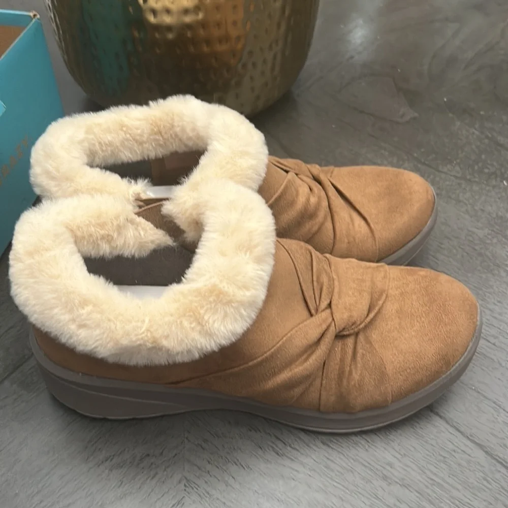 Bzees Women's Genie Slip On